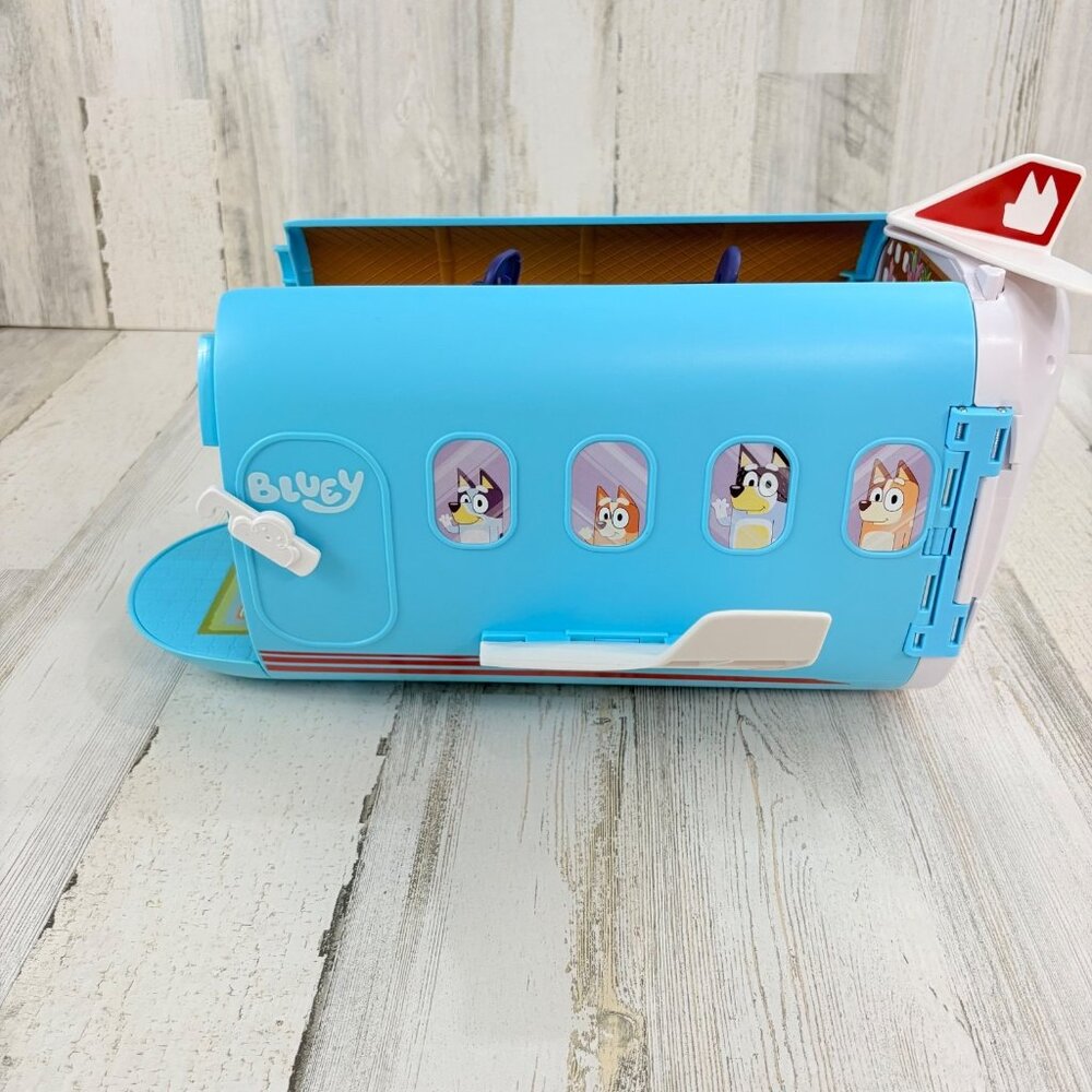 Bluey 3-in-1 Transforming Plane Figure Playset Airplane ONLY Boat Resort NEW - Picture 9 of 13
